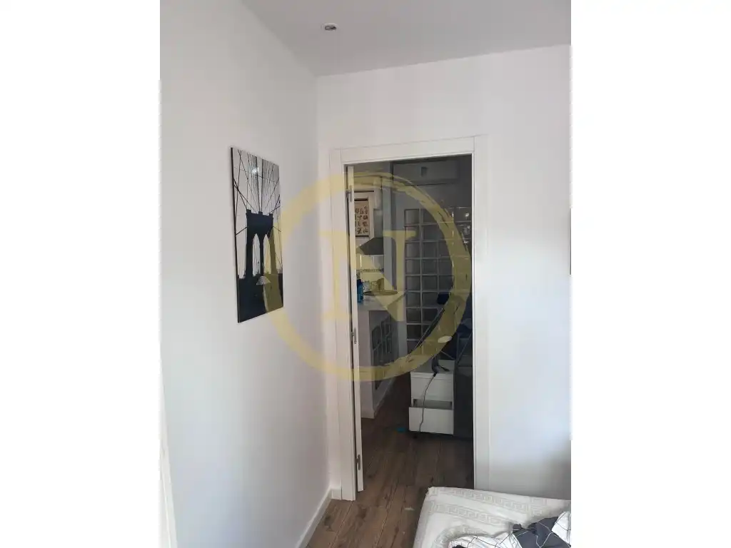 Piso en venta en Carrer de Pujós, Collblanc