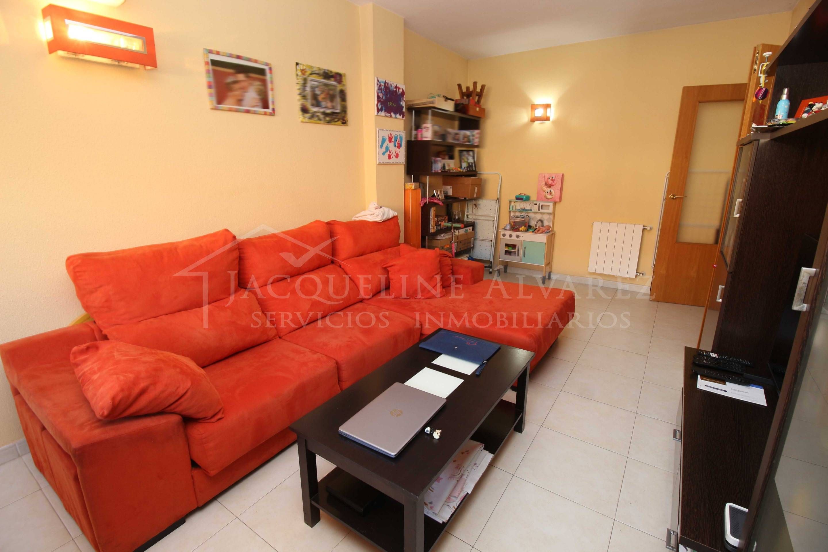 Living room of Flat for sale in Yeles  with Air Conditioner, Heating and Storage room