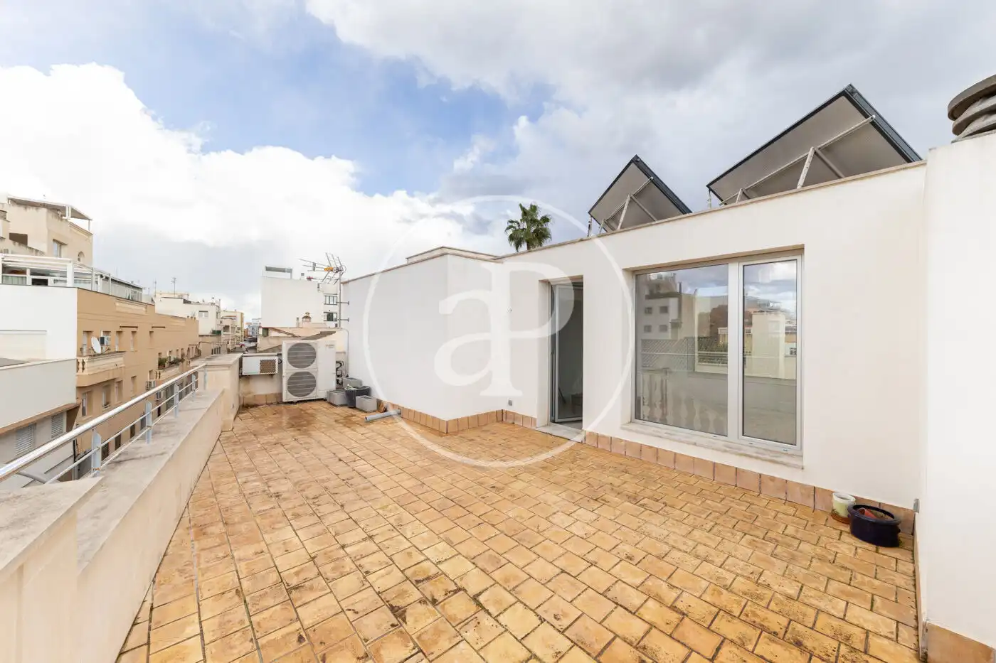 Terrasse von Einfamilien-Reihenhaus zum Verkauf in  Palma de Mallorca mit Klimaanlage, Heizung und Privatgarten