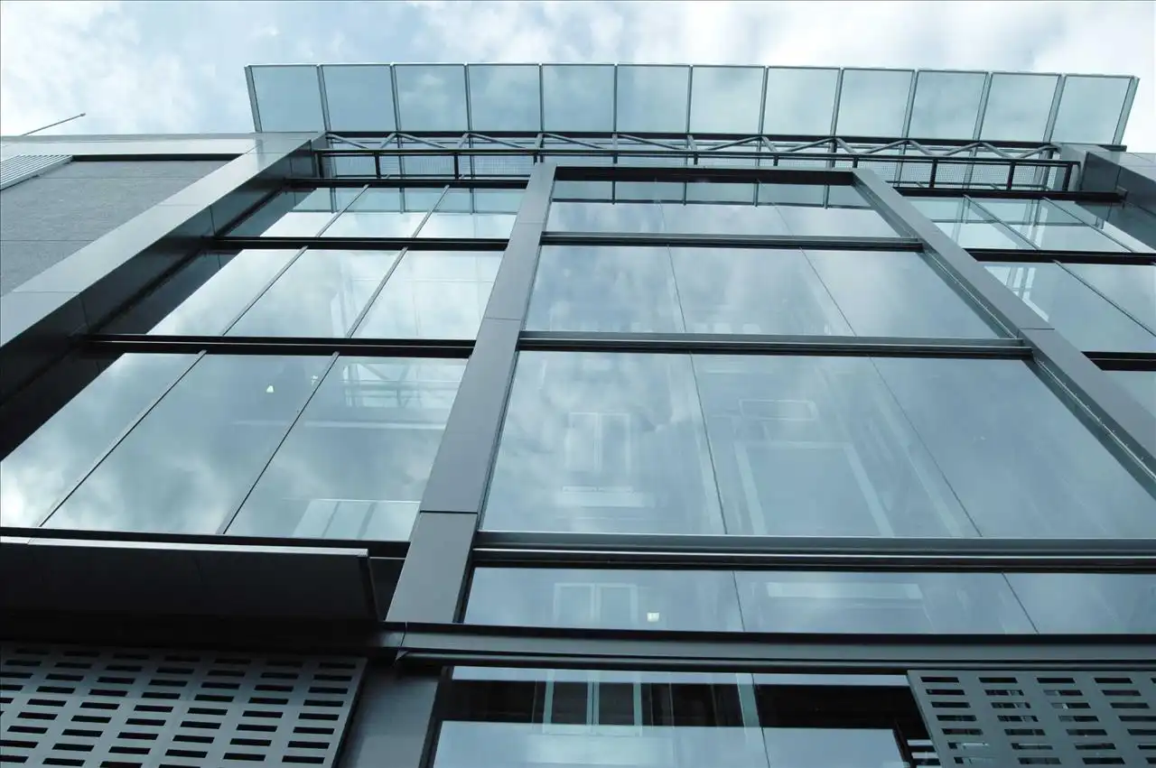Vista exterior de Oficina en venda en Sevilla