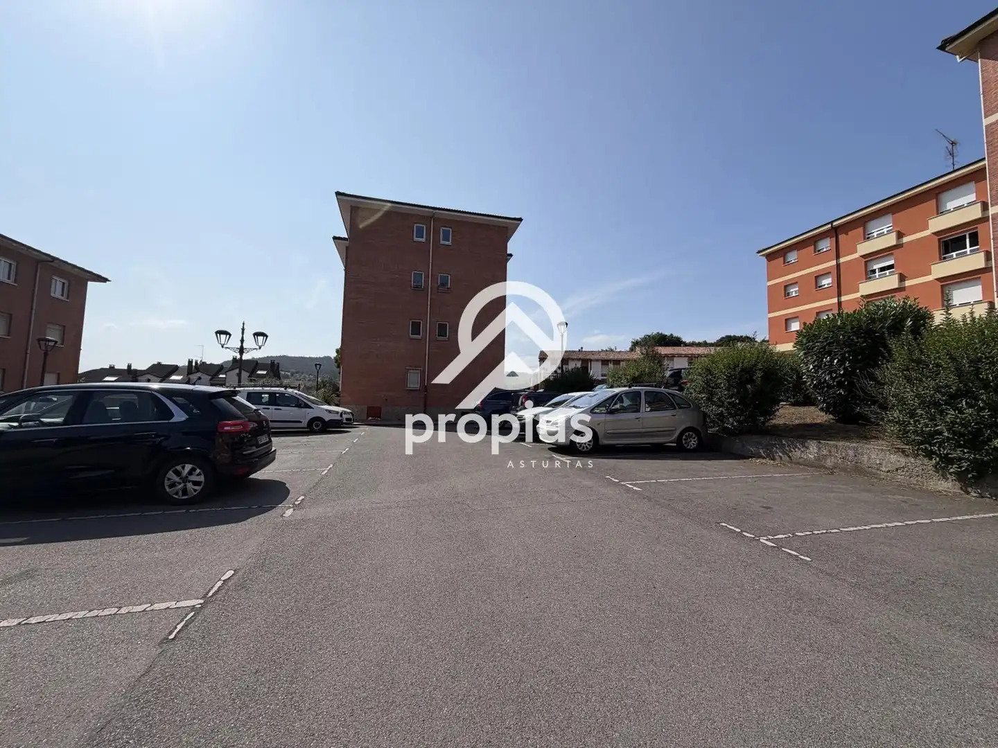 Aparcament de Pis en venda en Llanera amb Calefacció