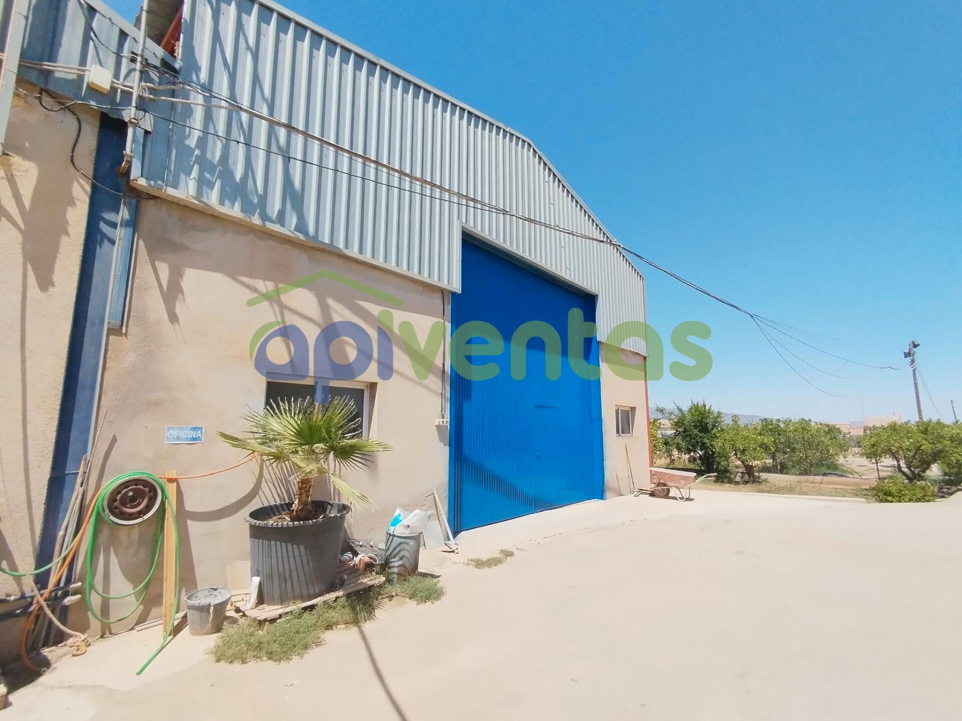 Industrial buildings to rent in Purias