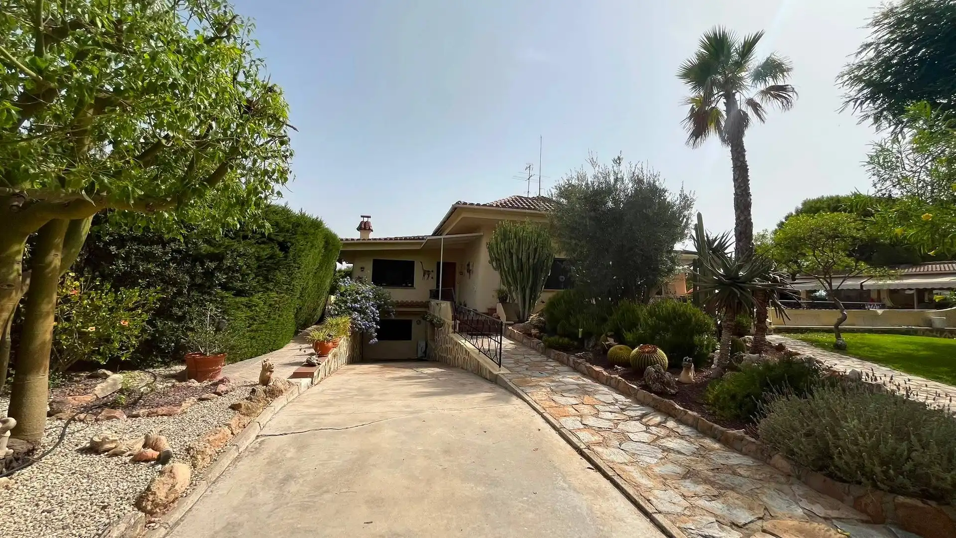 Vista exterior de Casa o chalet en venta en Elche / Elx con Aire acondicionado, Calefacción y Jardín privado