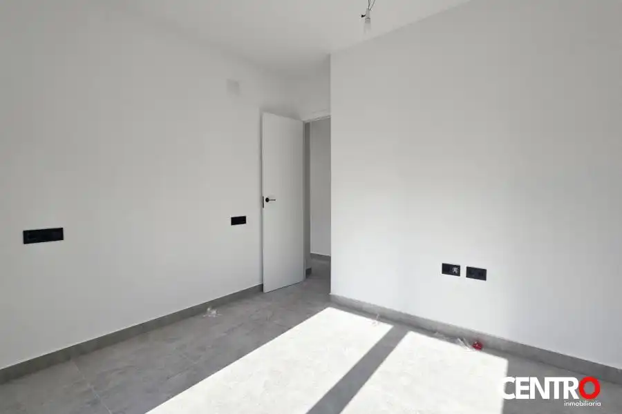 Wohnung zum Verkauf in Cenes de la Vega mit Klimaanlage, Heizung und Privatgarten