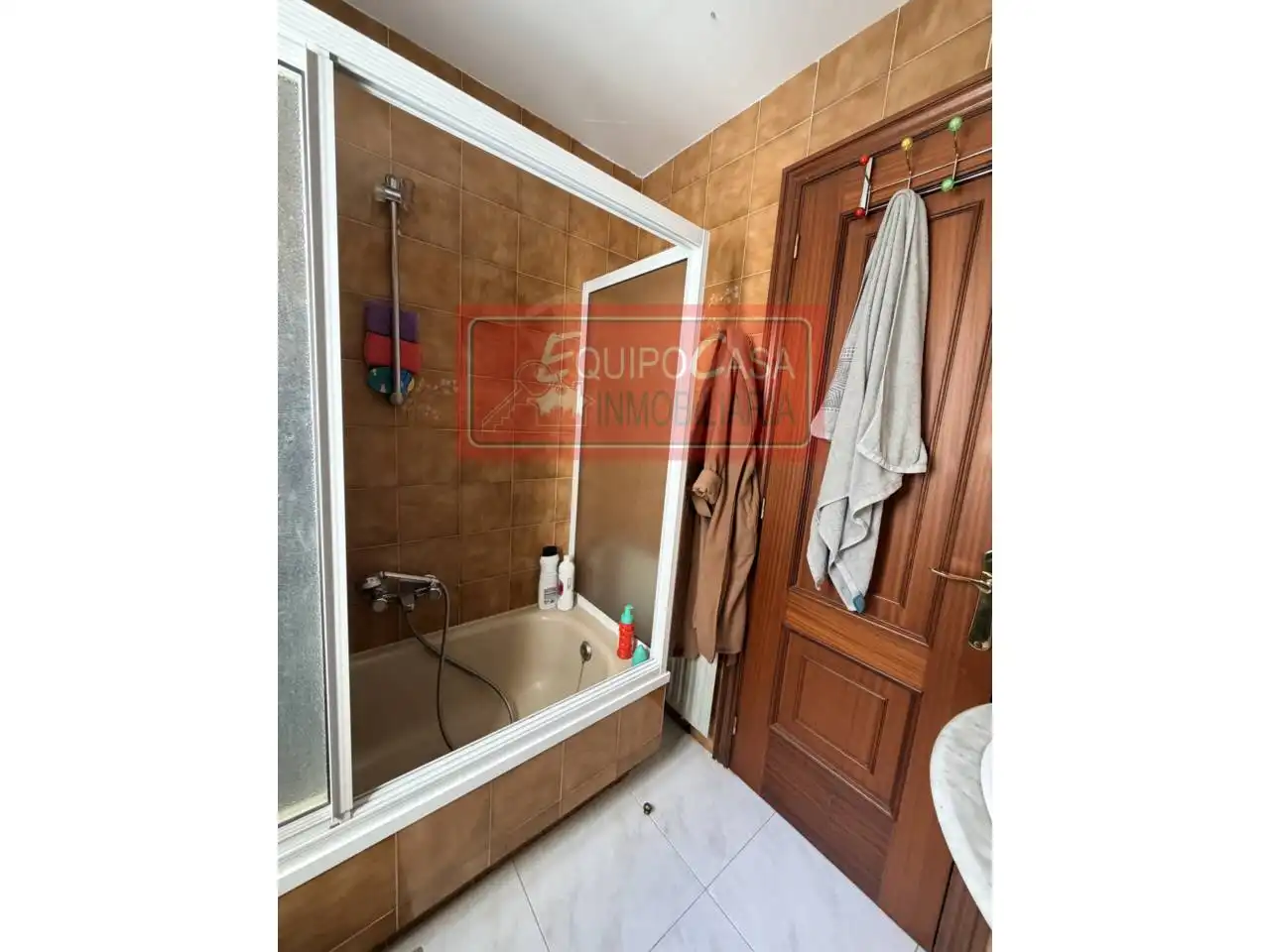 Badezimmer von Wohnung zur Miete in Lugo mit Heizung, Parkett und Möbliert