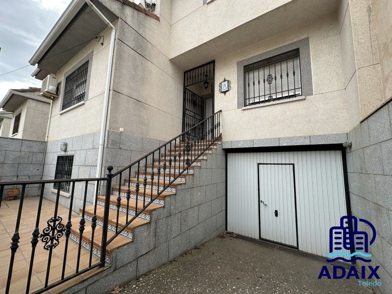 Casa adosada en venta en La Puebla de Montalbán