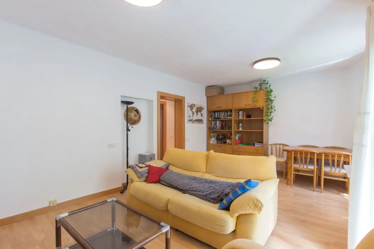 Sala d'estar de Pis en venda en  Pamplona / Iruña amb Calefacció, Moblat i Balcó