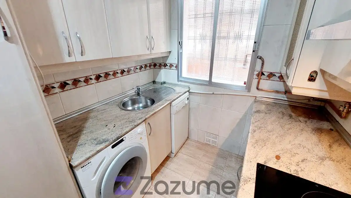 Kitchen of Flat for rent in Madrid  with Air Conditioner, Heating and Oven