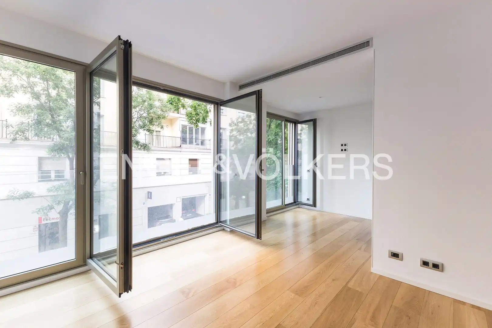 Exterior view of Flat for rent in Madrid  with Air Conditioner, Heating and Storage room
