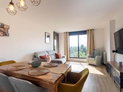 Living room of Flat for sale in Terrassa  with Heating, Terrace and Community pool