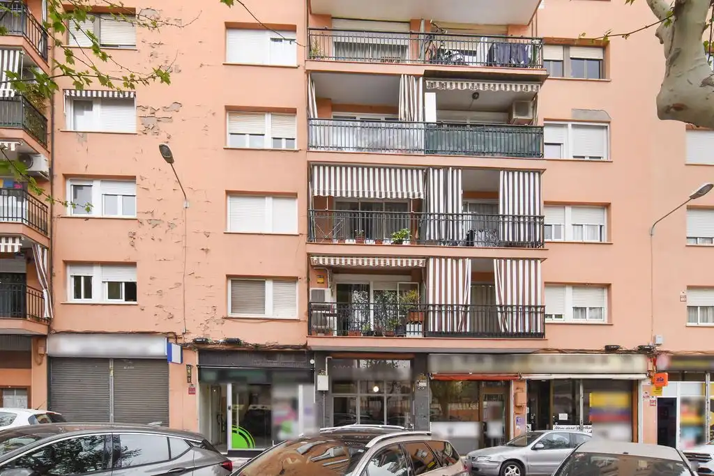 Piso en venta en Calle Monturiol