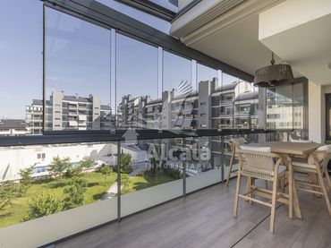Ático con piscina en venta en  Urbanizaciones