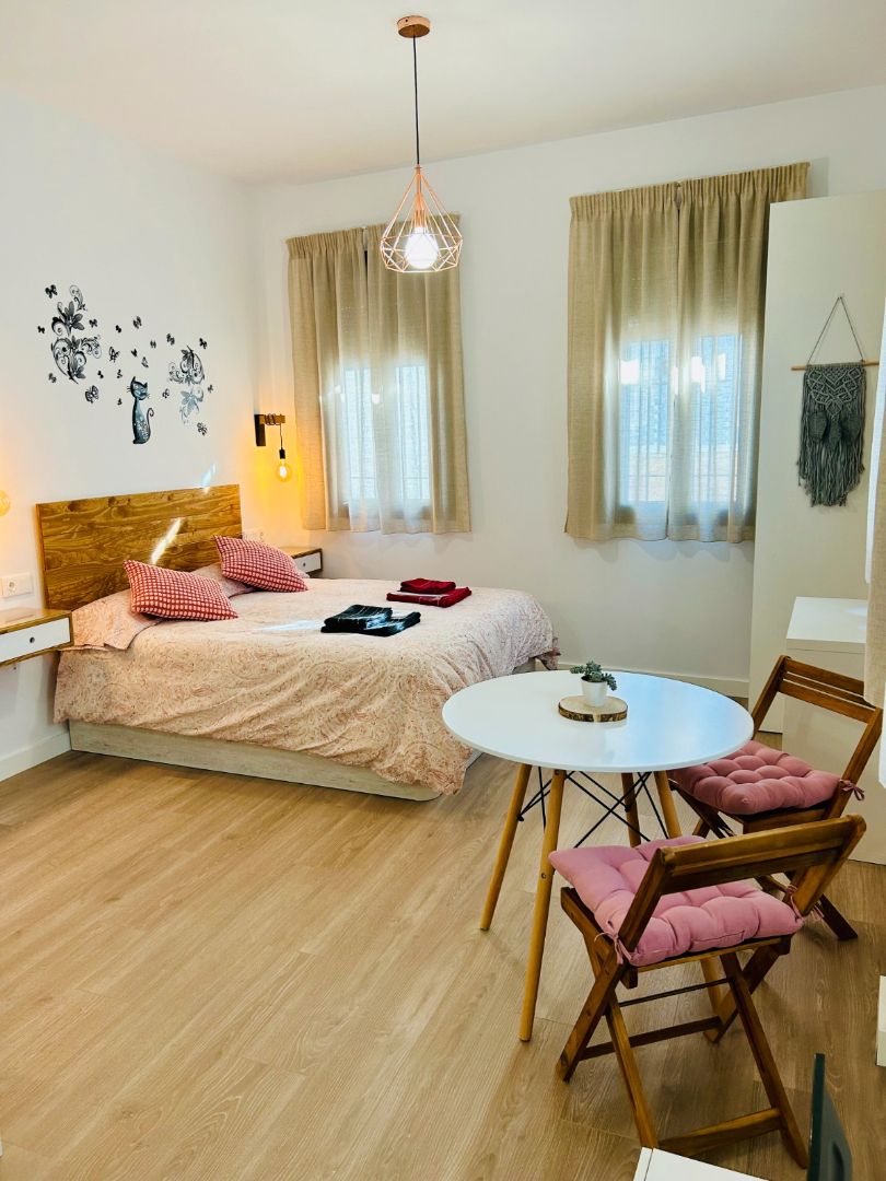 Dormitori de Apartament en venda en  Córdoba Capital amb Aire condicionat, Jardí privat i Moblat