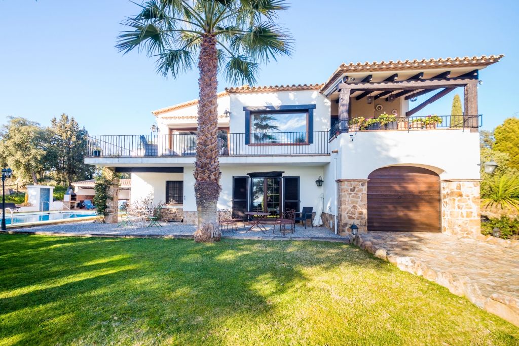 Vista exterior de Casa o xalet en venda en Castell d'Aro, Platja d'Aro i s'Agaró amb Aire condicionat, Calefacció i Jardí privat