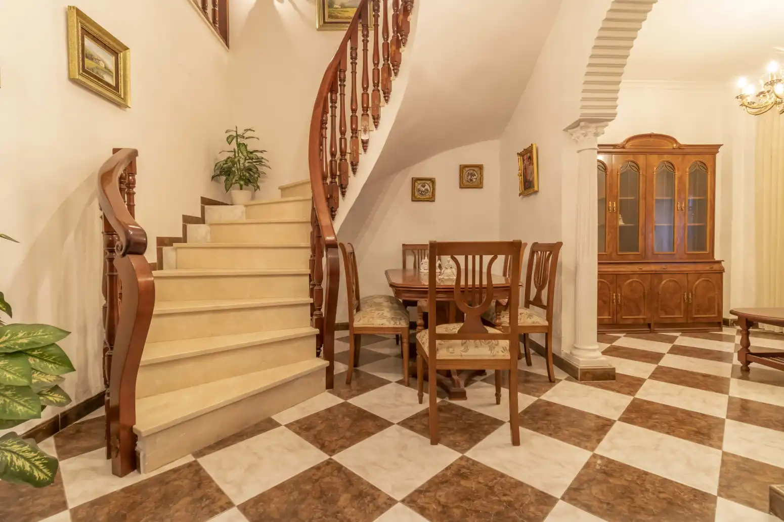 Einfamilien-Reihenhaus zum Verkauf in Brenes mit Terrasse, Möbliert und Balkon