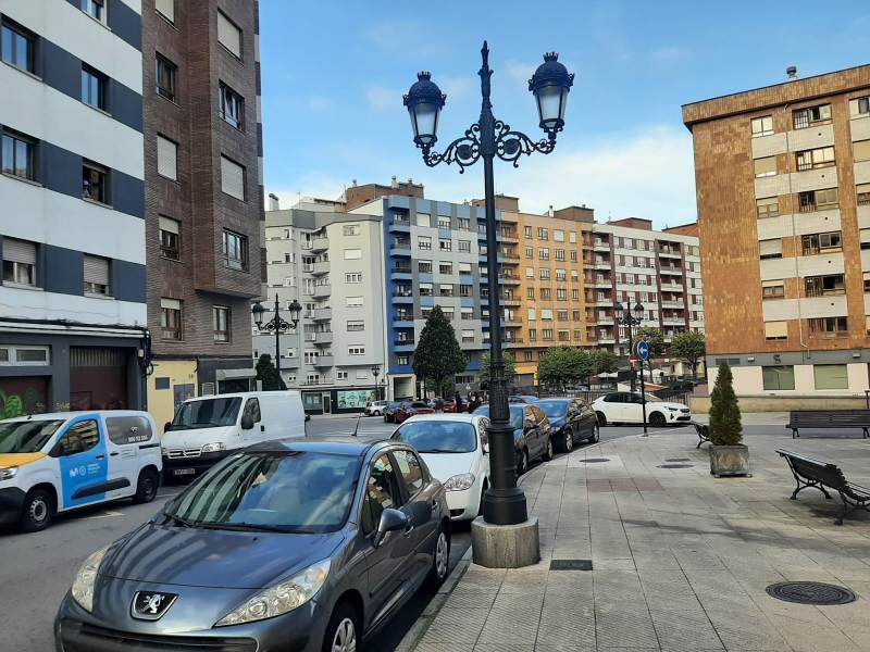 Vista exterior de Piso en venta en Oviedo  con Calefacción y Terraza