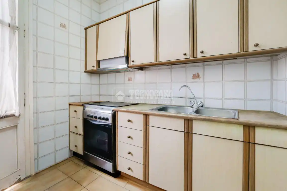 Cocina de Piso en venta en Barcelona con Balcón