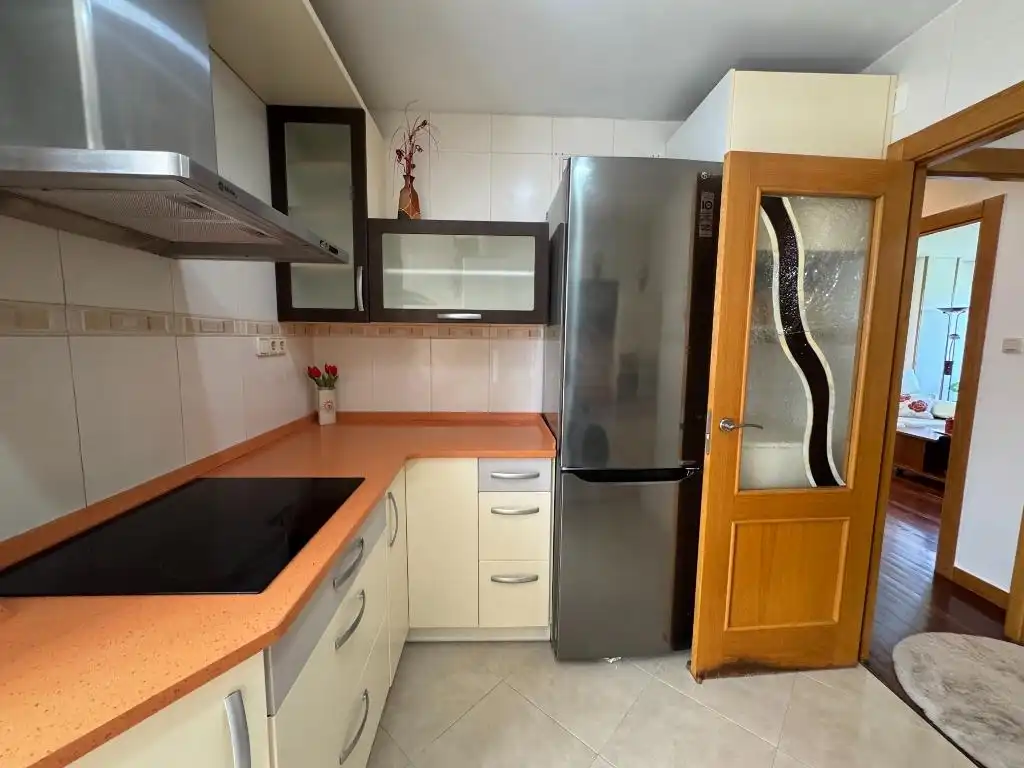 Küche von Wohnung zum Verkauf in Los Corrales de Buelna  mit Heizung, Parkett und Terrasse