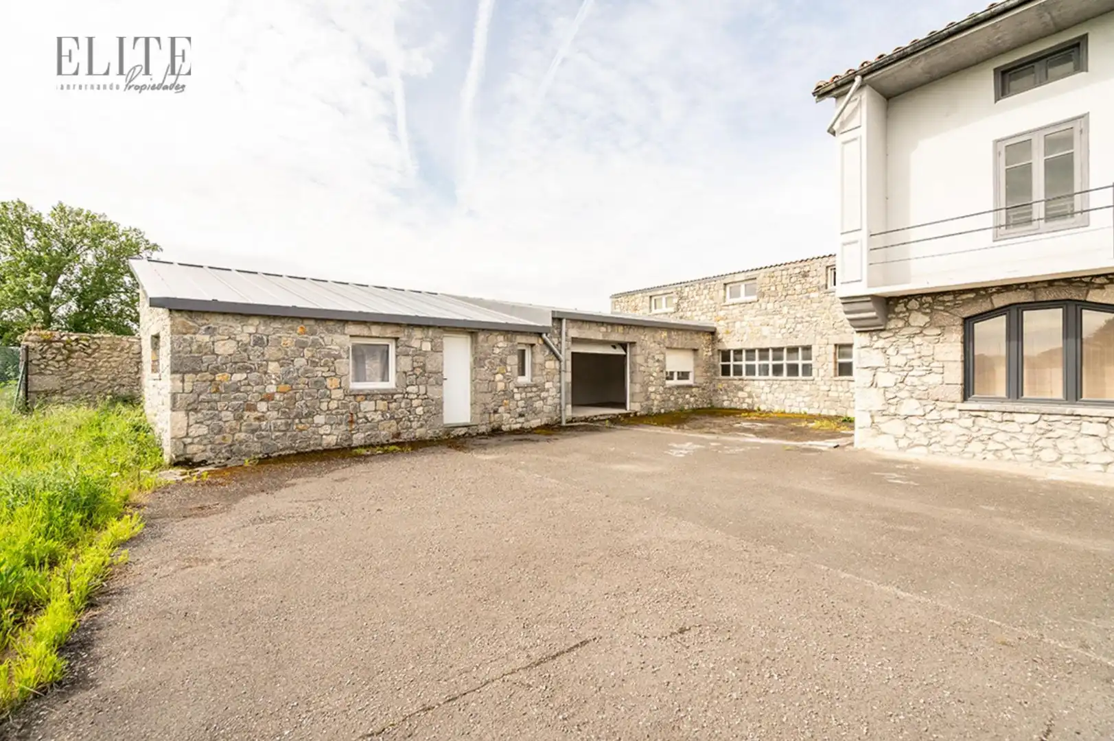 Vista exterior de Casa o chalet en venta en Santa Cruz de Bezana con Terraza y Trastero