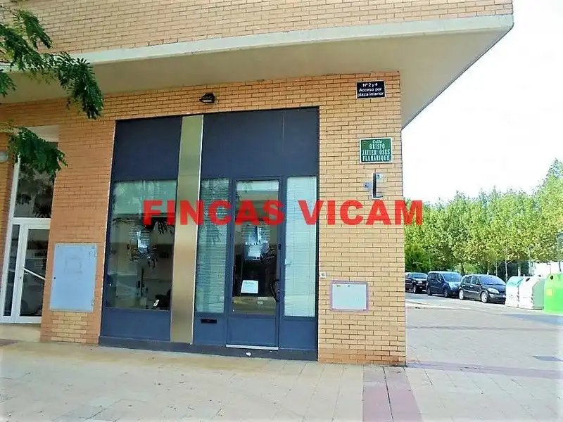 Vista exterior de Local en venda en Huesca amb Aire condicionat, Calefacció i Parquet