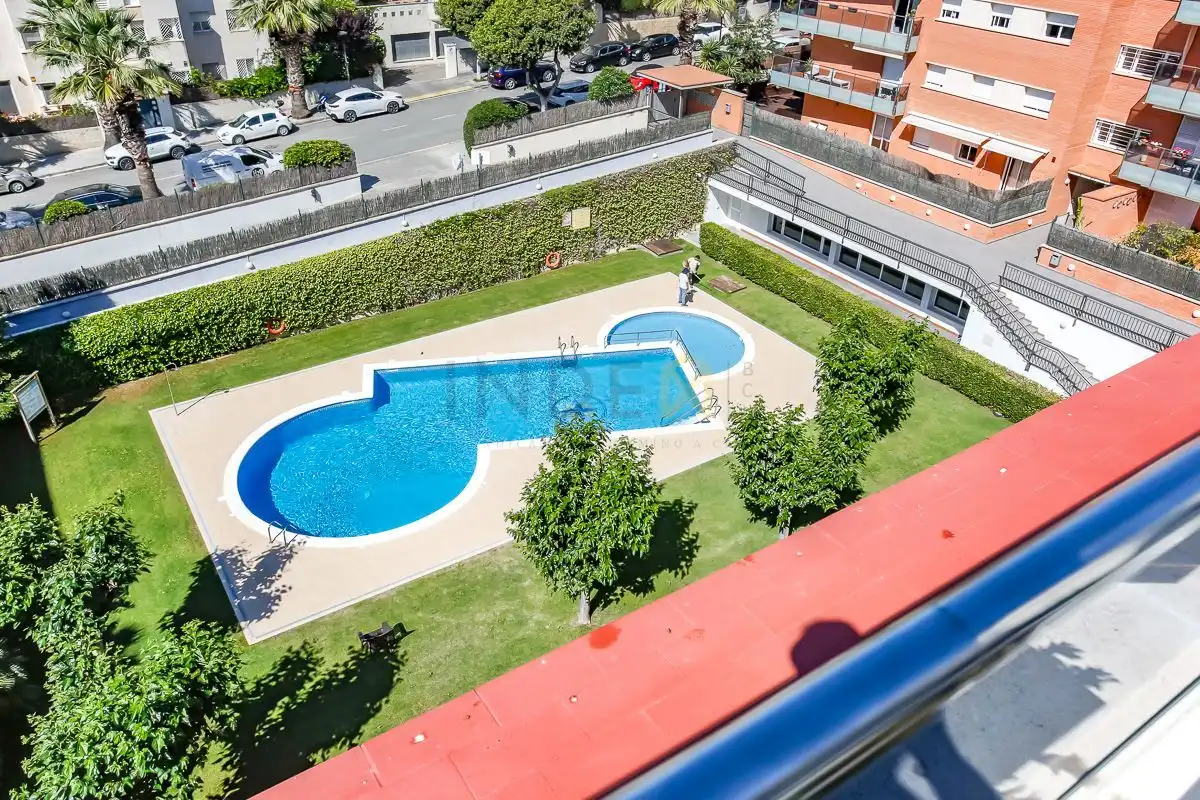 Piscina de Ático en venta en Sitges con Aire acondicionado, Calefacción y Piscina comunitaria