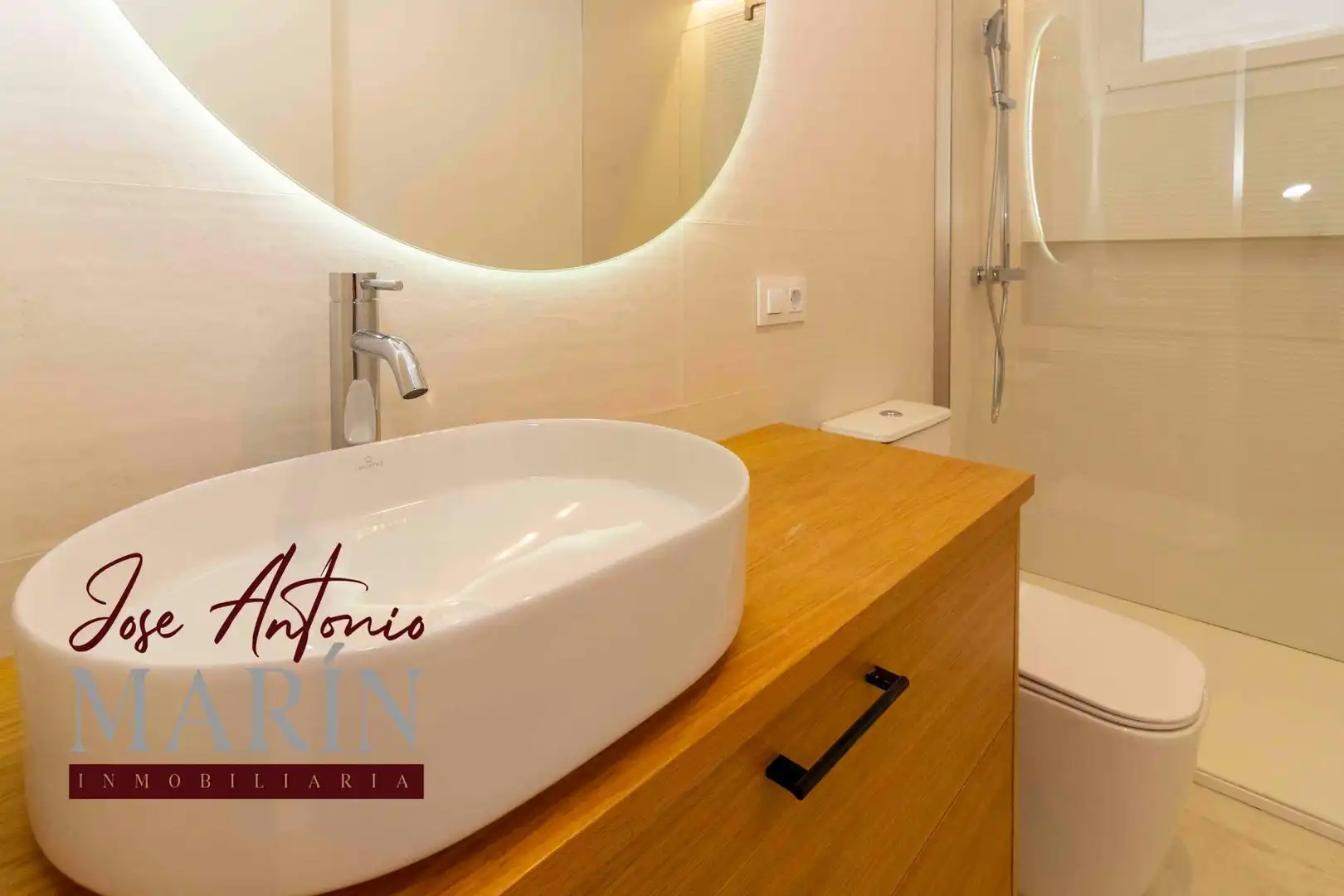 Bany de Apartament en venda en Badajoz amb Aire condicionat
