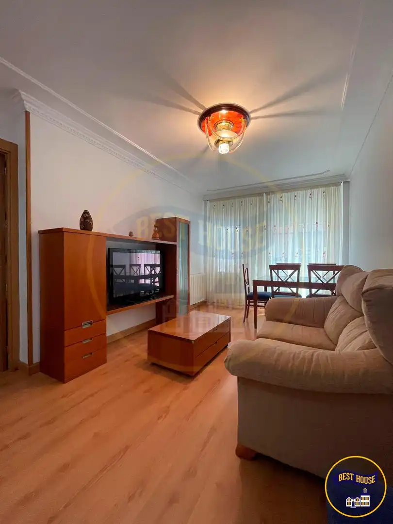 Sala d'estar de Pis per a compartir en Cuenca amb Calefacció, Parquet i Terrassa