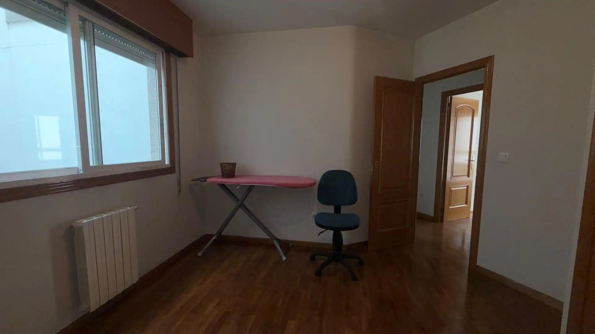 Dormitori de Pis en venda en Ourense Capital  amb Calefacció, Traster i Moblat