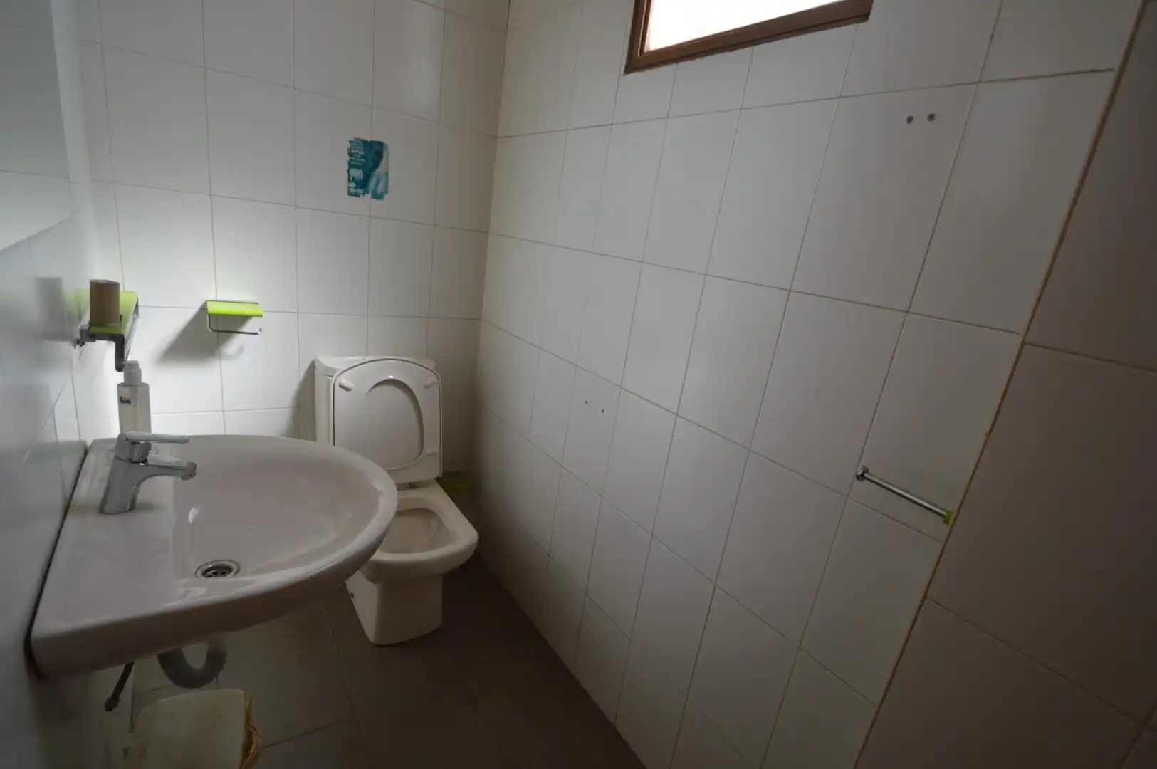 Baño de Nave industrial de alquiler en Almería