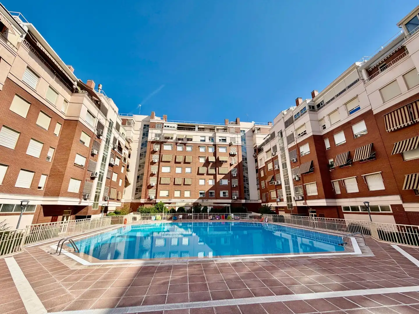 Piscina de Piso en venta en Madrid con Aire acondicionado, Calefacción y Trastero