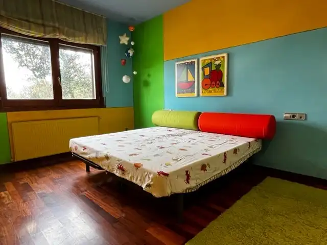 Habitación de Casa o chalet en venta en Bescanó con Calefacción, Jardín privado y Parquet