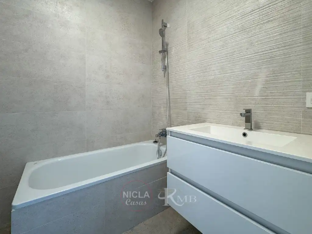 Baño de Apartamento en venta en Garrucha con Aire acondicionado, Terraza y Amueblado