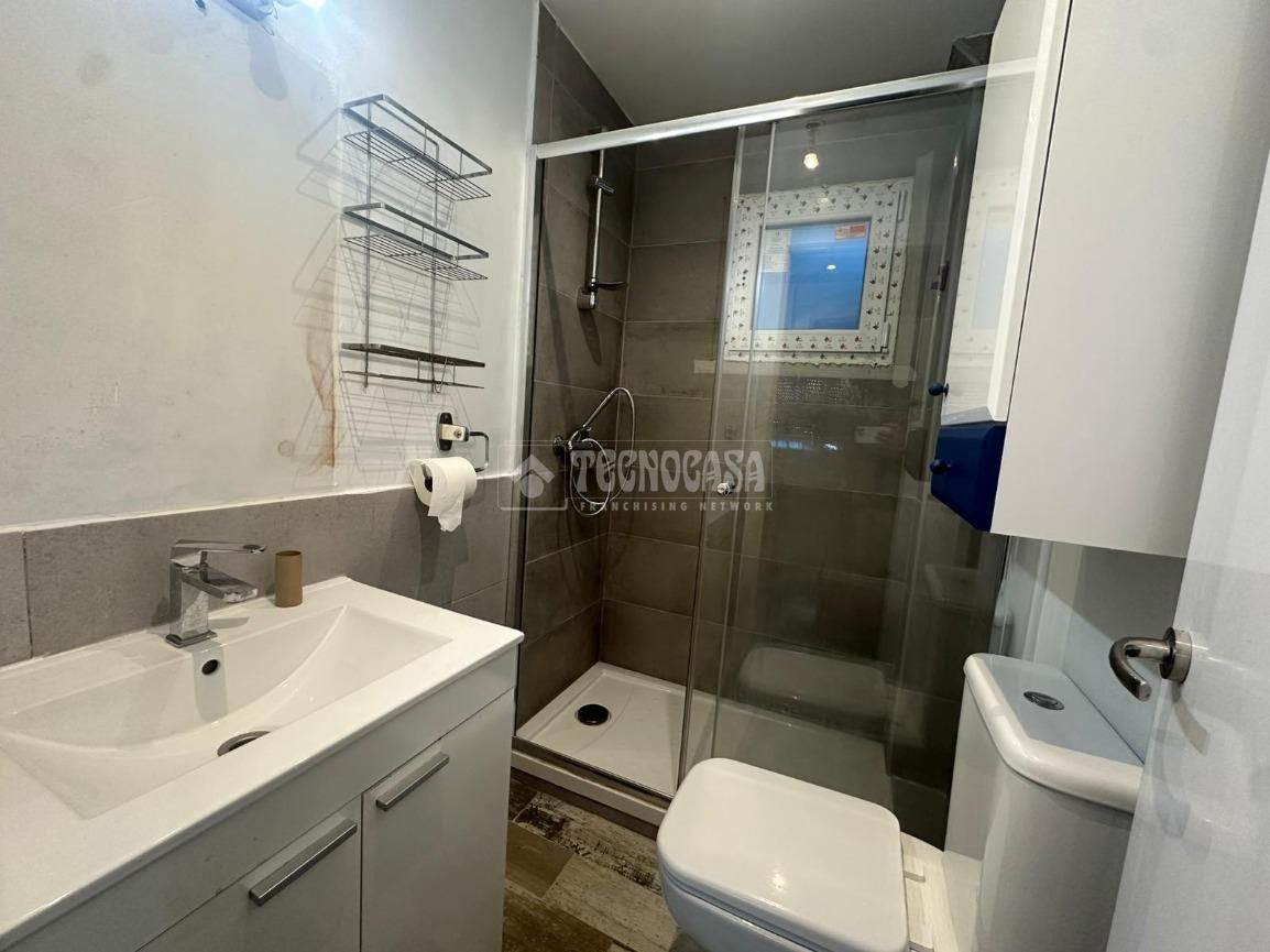 Bathroom of Flat for sale in  Madrid Capital  with Heating, Terrace and Balcony