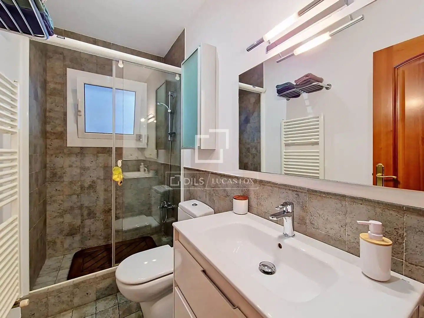 Bathroom of Houses for sale in Vilanova i la Geltrú  with Air Conditioner, Heating and Private garden