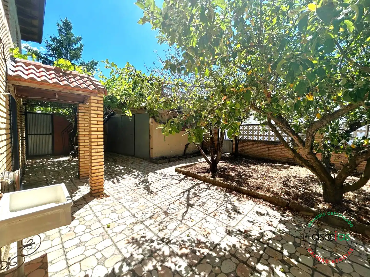 Jardí de Casa o xalet en venda en Villazanzo de Valderaduey amb Jardí privat, Terrassa i Moblat