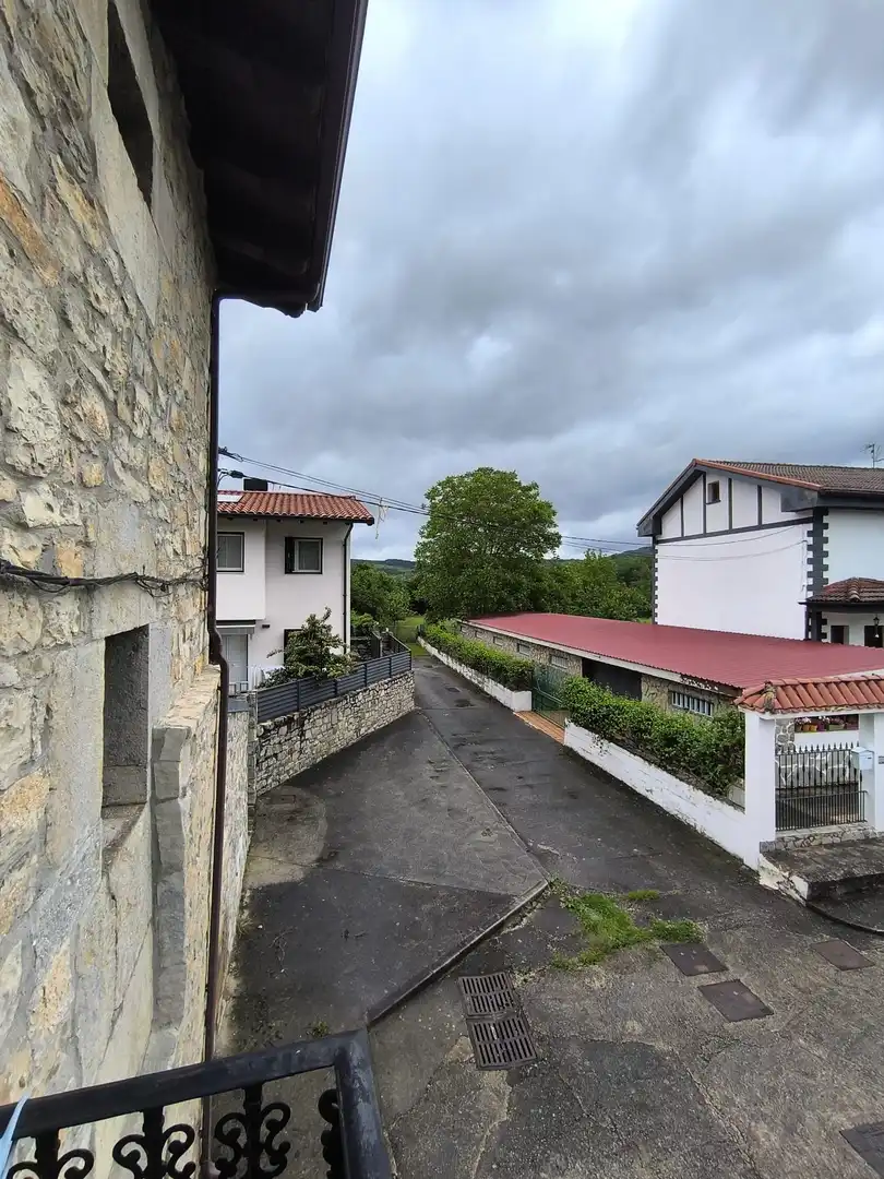 Vista exterior de Casa o xalet en venda en Valle de Mena amb Calefacció i Balcó