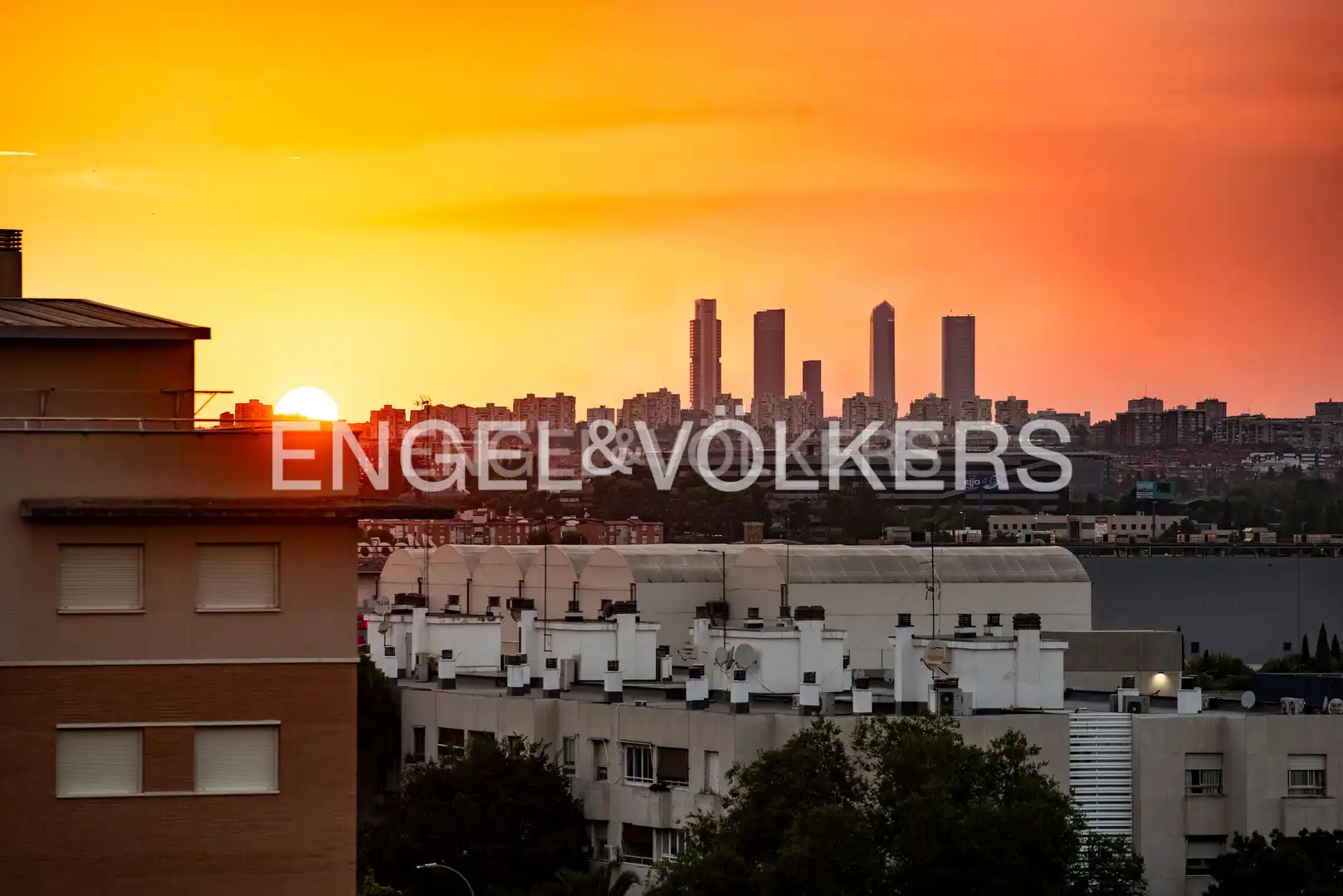 Vista exterior de Àtic en venda en Madrid amb Aire condicionat, Calefacció i Terrassa