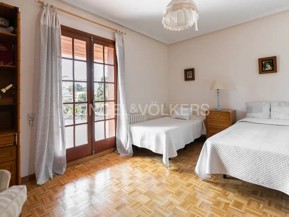 Habitación de Casa o chalet en venta en Paterna con Calefacción, Jardín privado y Parquet