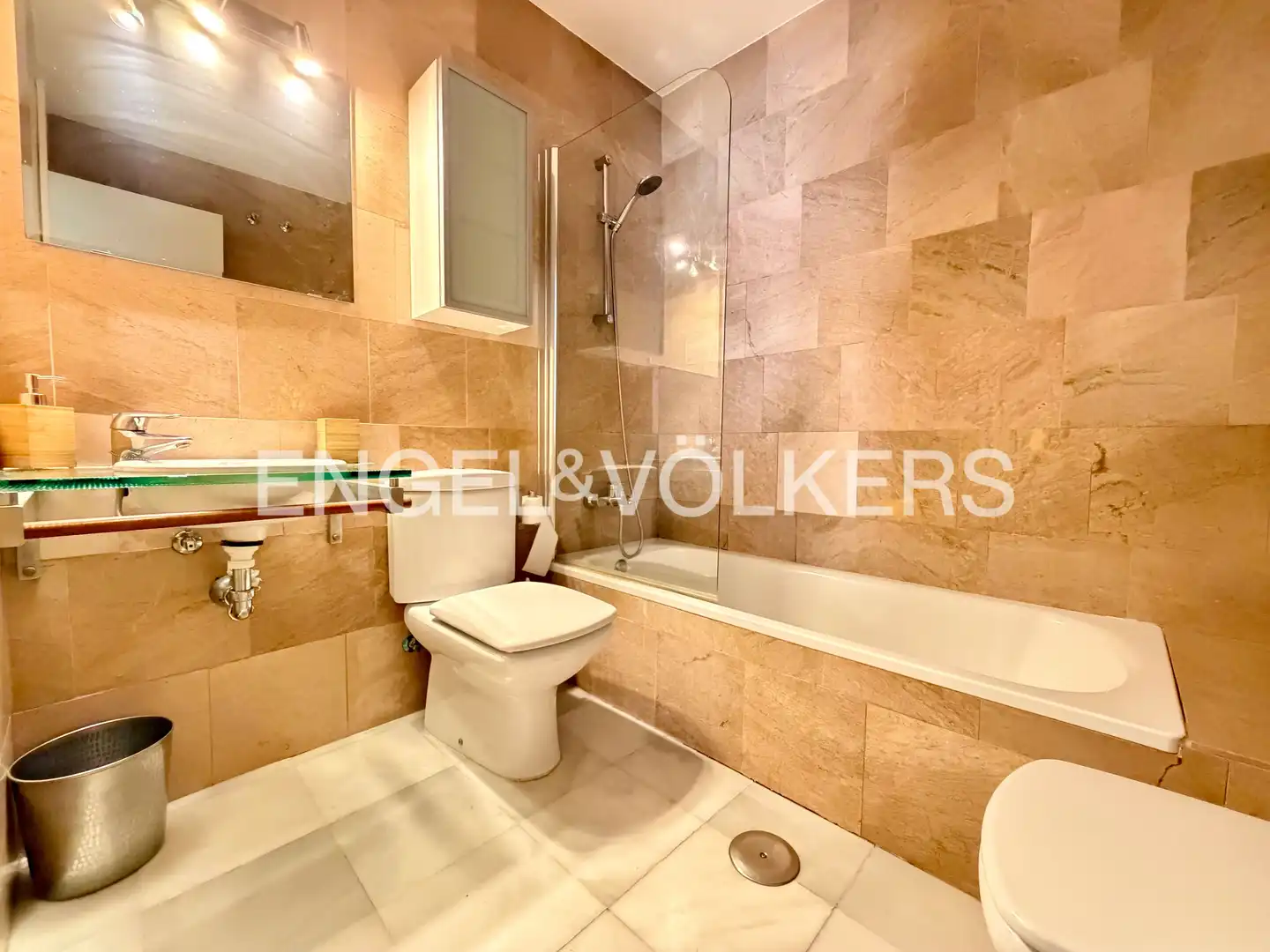Bathroom of Flat for rent in Sevilla  with Air Conditioner, Heating and Storage room