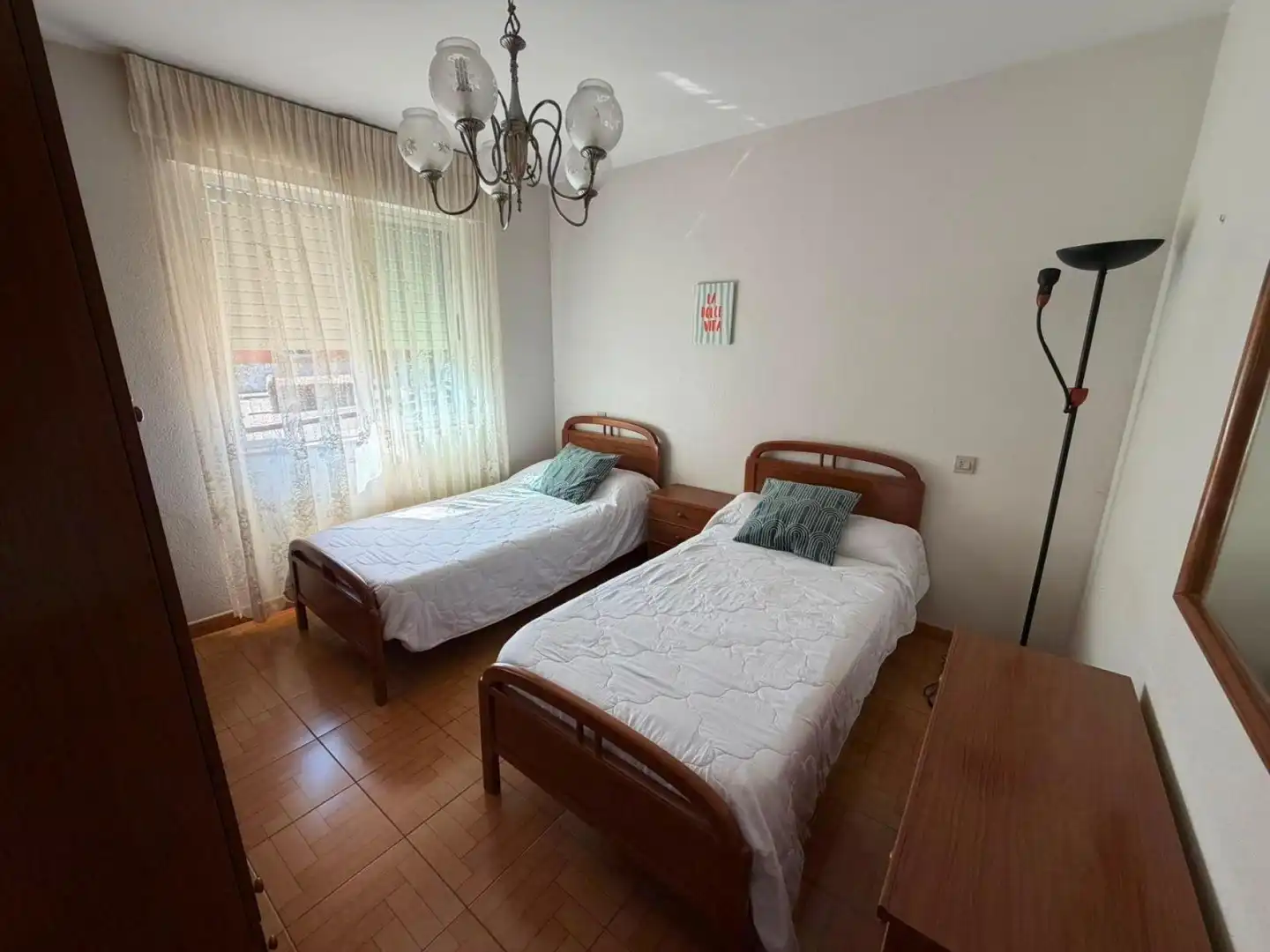 Dormitori de Casa adosada en venda en Villamañán amb Calefacció i Moblat
