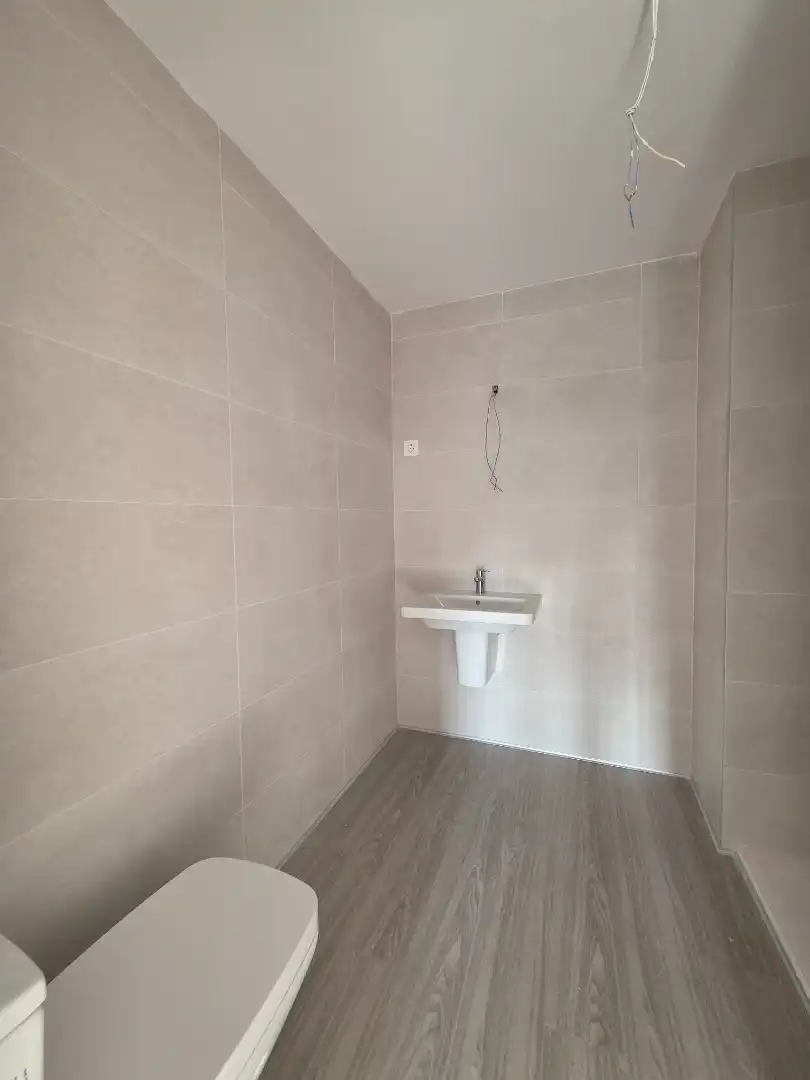Badezimmer von Wohnung zur Miete in Valdemoro mit Klimaanlage, Heizung und Terrasse