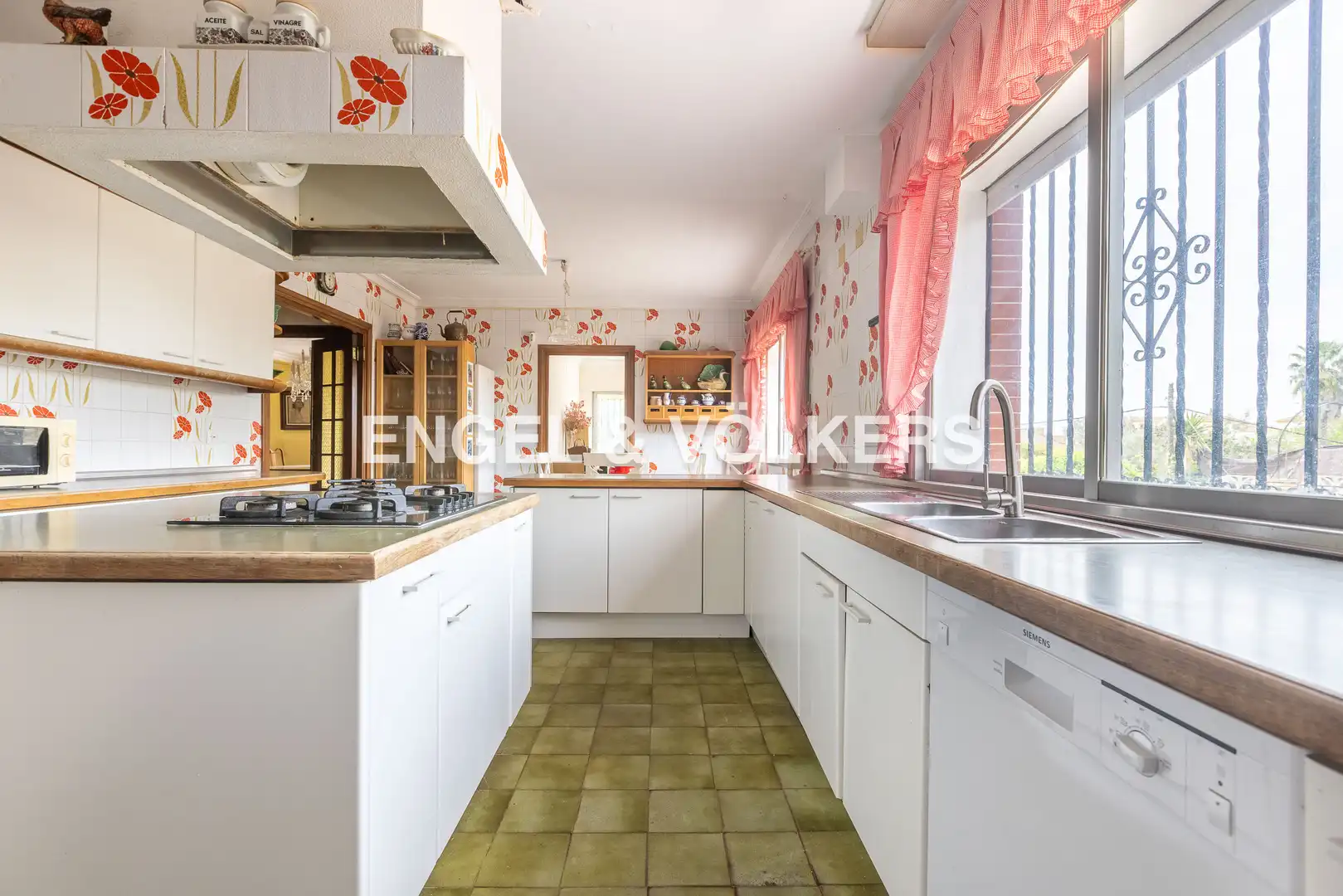 Casa rústica amb terrassa en venda a Sanlúcar la Mayor, imagen 19