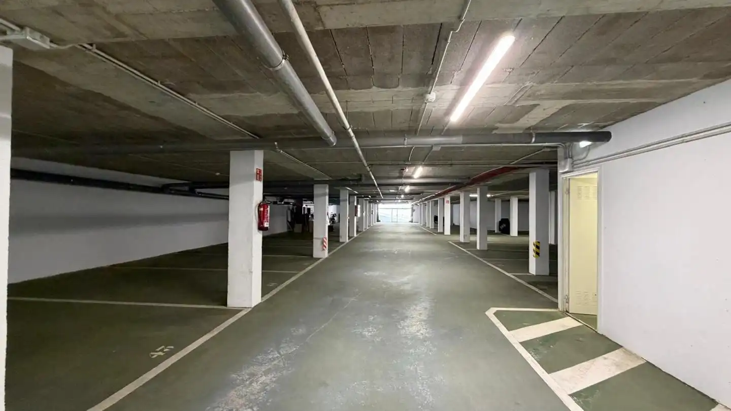 Parkplatz zum Verkauf in Povedal