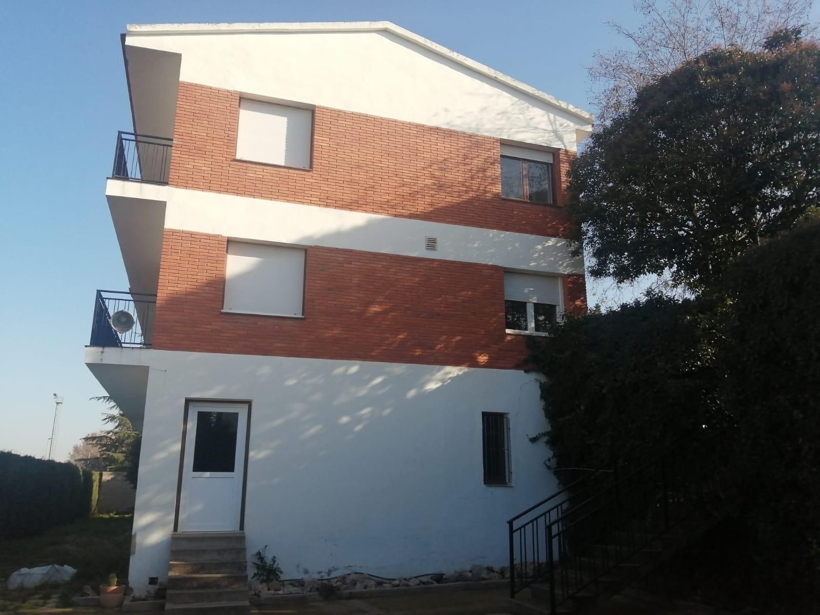 Vista exterior de Casa o xalet en venda en Tàrrega amb Jardí privat, Terrassa i Traster