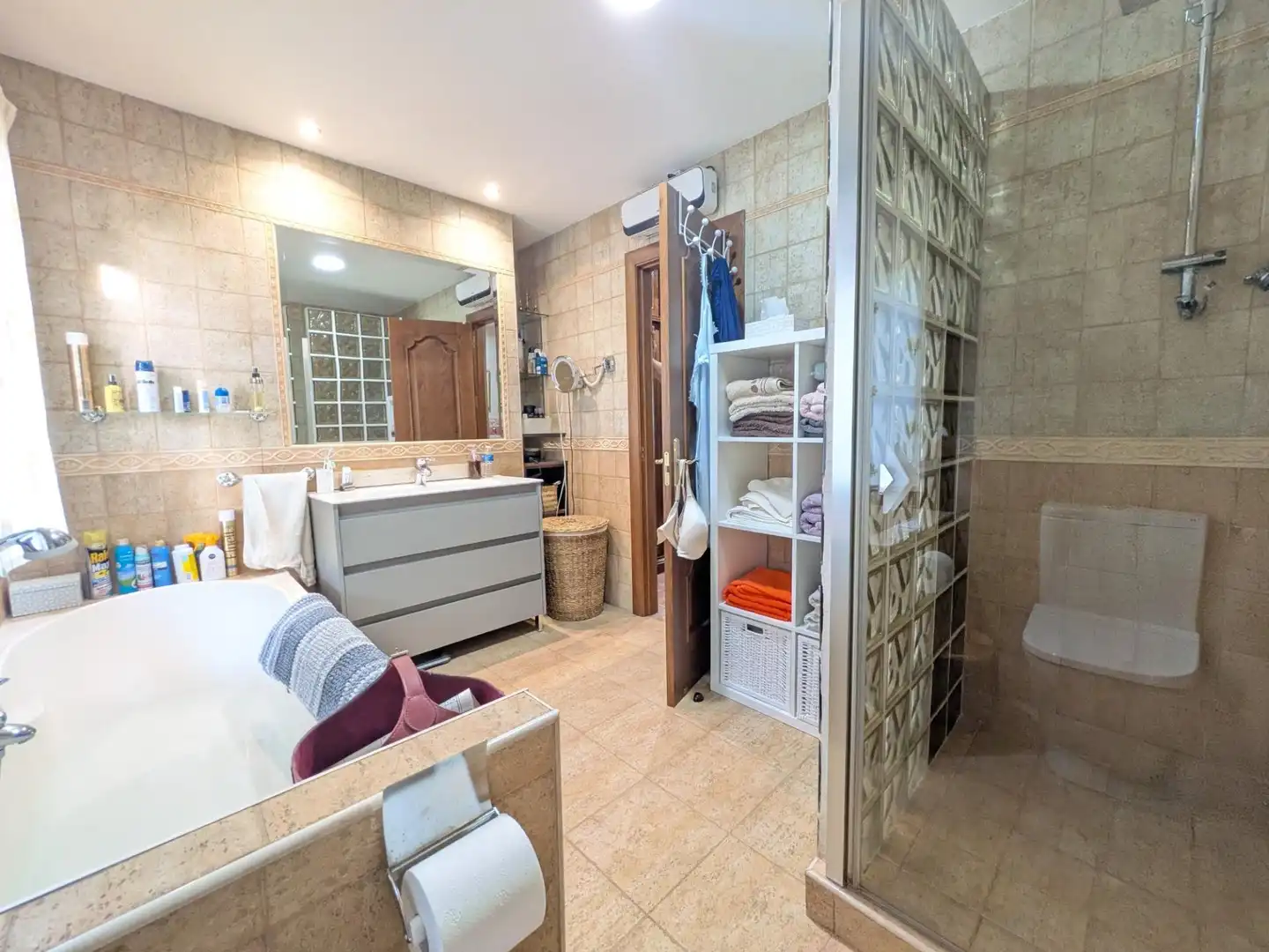 Bany de Casa o xalet en venda en Valdeaveruelo amb Aire condicionat, Calefacció i Jardí privat