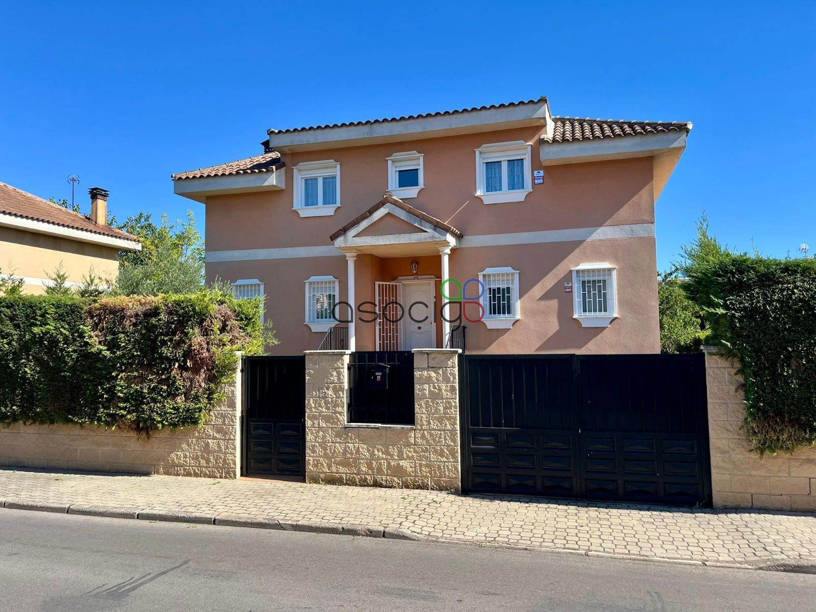 Vista exterior de Casa o xalet en venda en Cabanillas del Campo amb Calefacció, Jardí privat i Traster