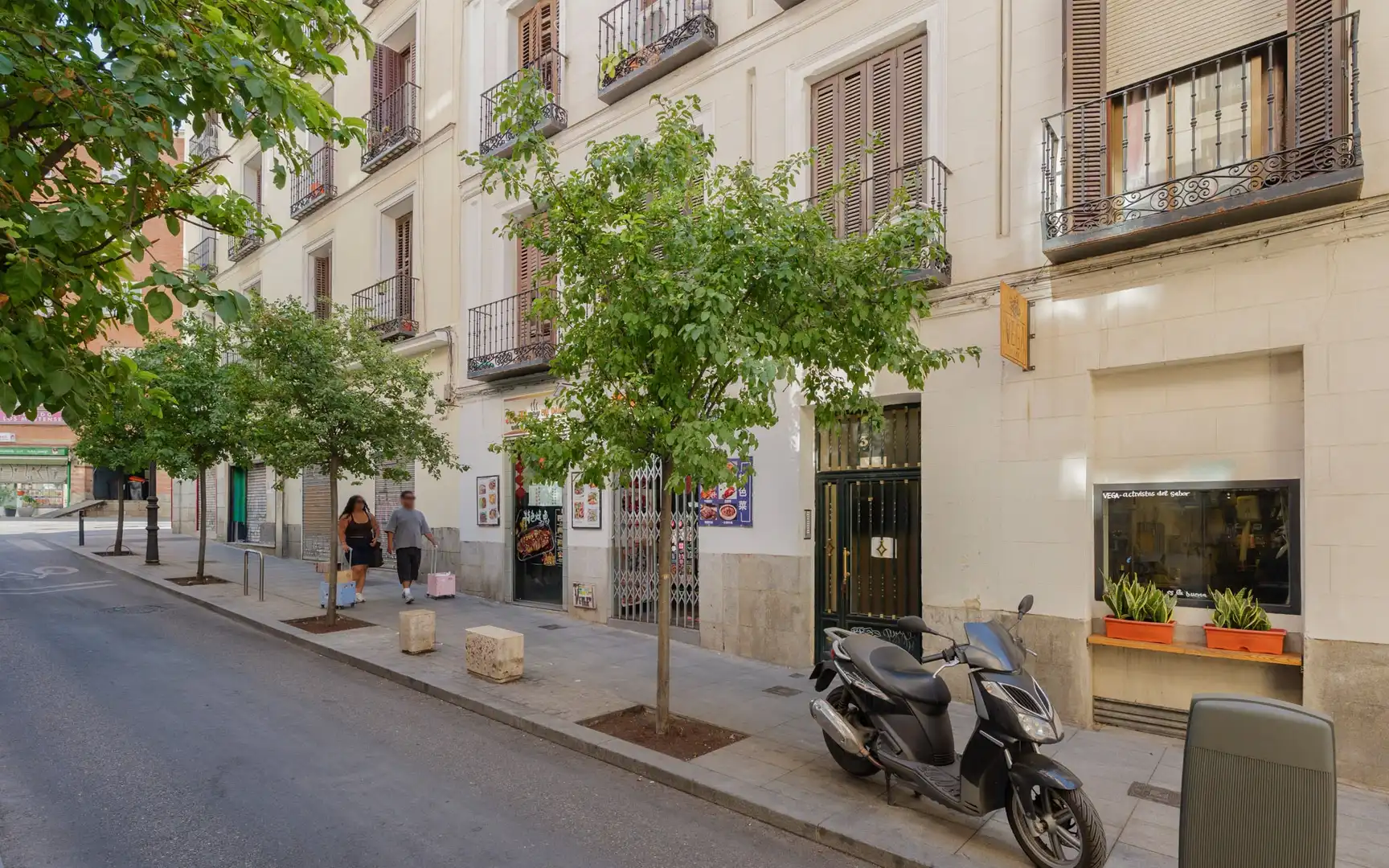 Vista exterior de Estudio en venta en Madrid con Aire acondicionado, Calefacción y Amueblado
