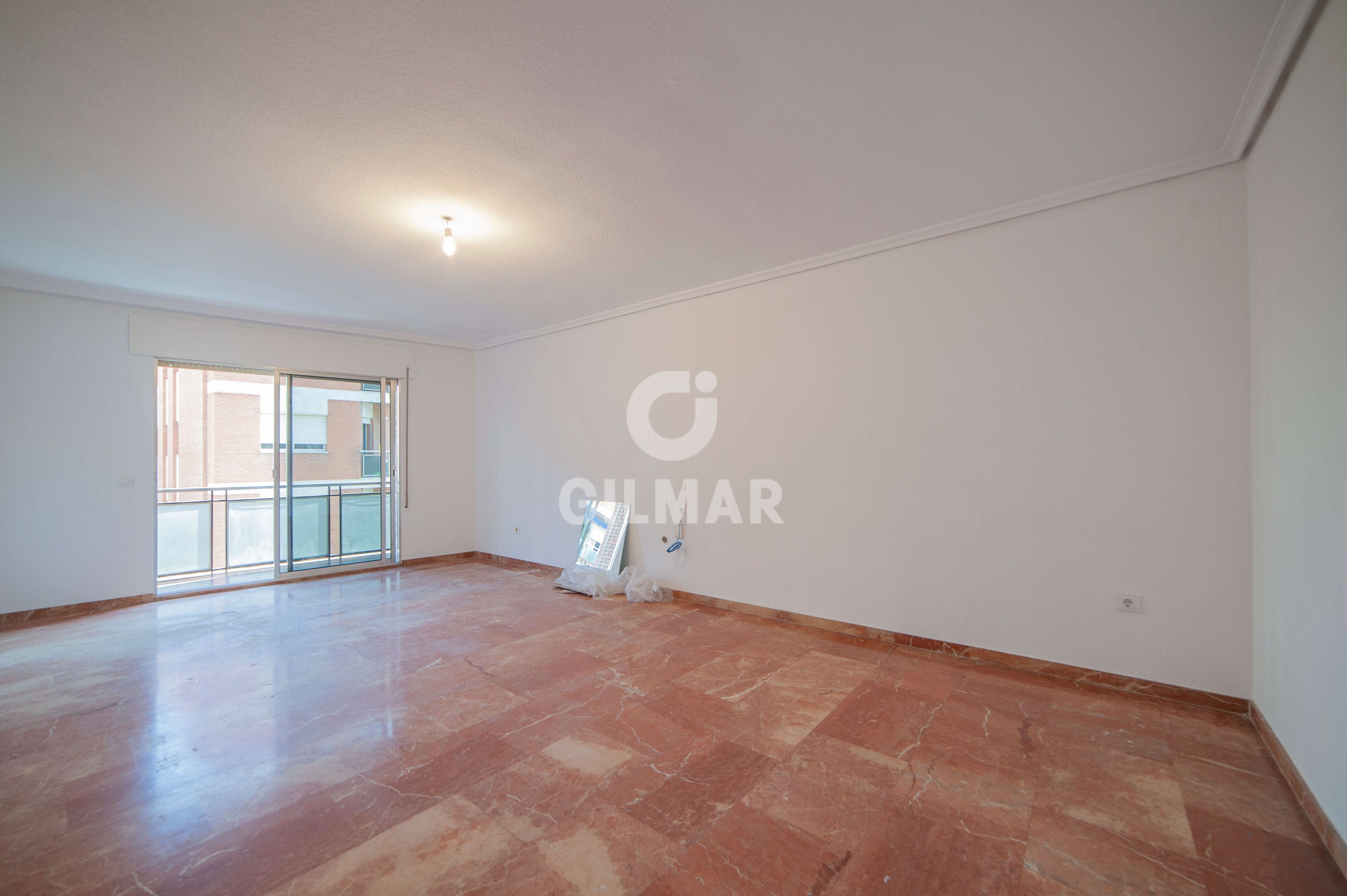 Sala de estar de Piso de alquiler en  Sevilla Capital con Calefacción, Trastero y Balcón