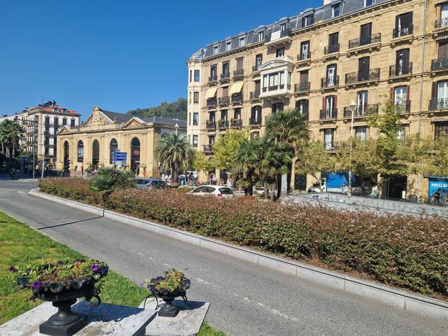 Piso en Alquiler en reina regente en Parte Vieja