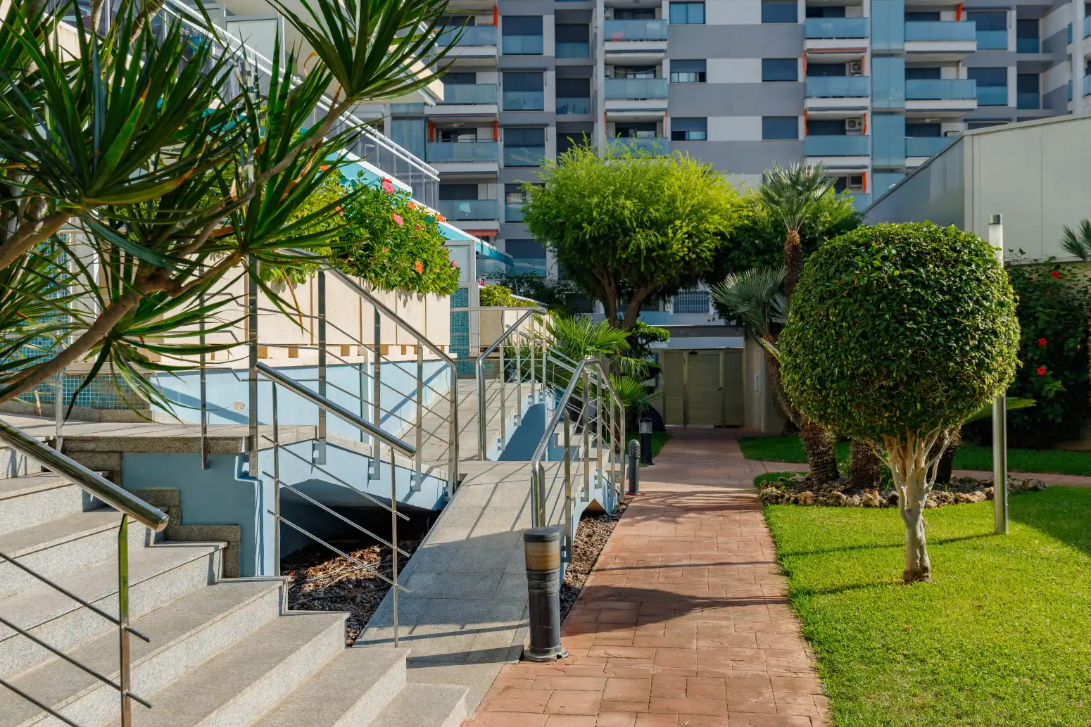 Vista exterior de Pis en venda en Gandia amb Calefacció, Jardí privat i Terrassa